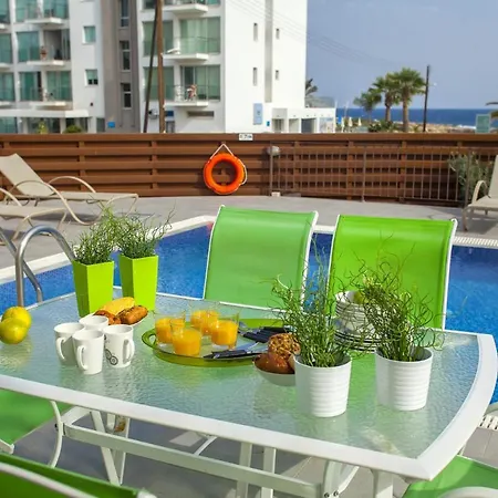 Your Beautiful Holiday Minutes From Fig Tree Bay, 1517