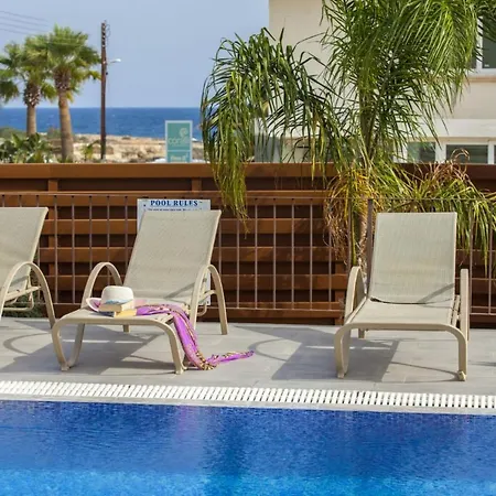 Your Beautiful Holiday Minutes From Fig Tree Bay, 1517 Villa