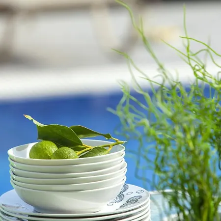 Your Beautiful Holiday Minutes From Fig Tree Bay, 1517 Villa *