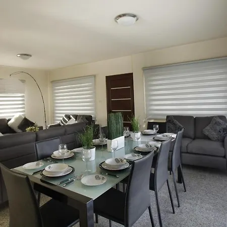 Your Beautiful Holiday Minutes From Fig Tree Bay, 1517 Villa *